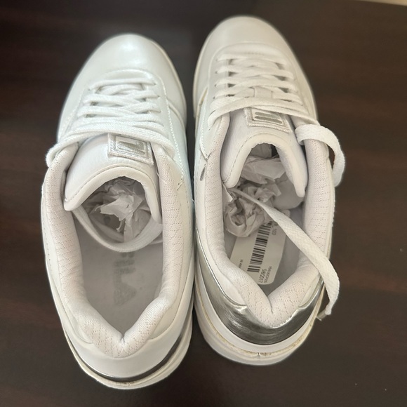 Women’s Size 7 White and Silver Fitness 89 Low Sneakers / Shoes - Picture 2 of 5